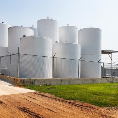 Pionowy przemysłowy zbiornik do przechowywania ropy naftowej / oleju napędowego / ciężkiego oleju opałowego 300 M3-10000 M3